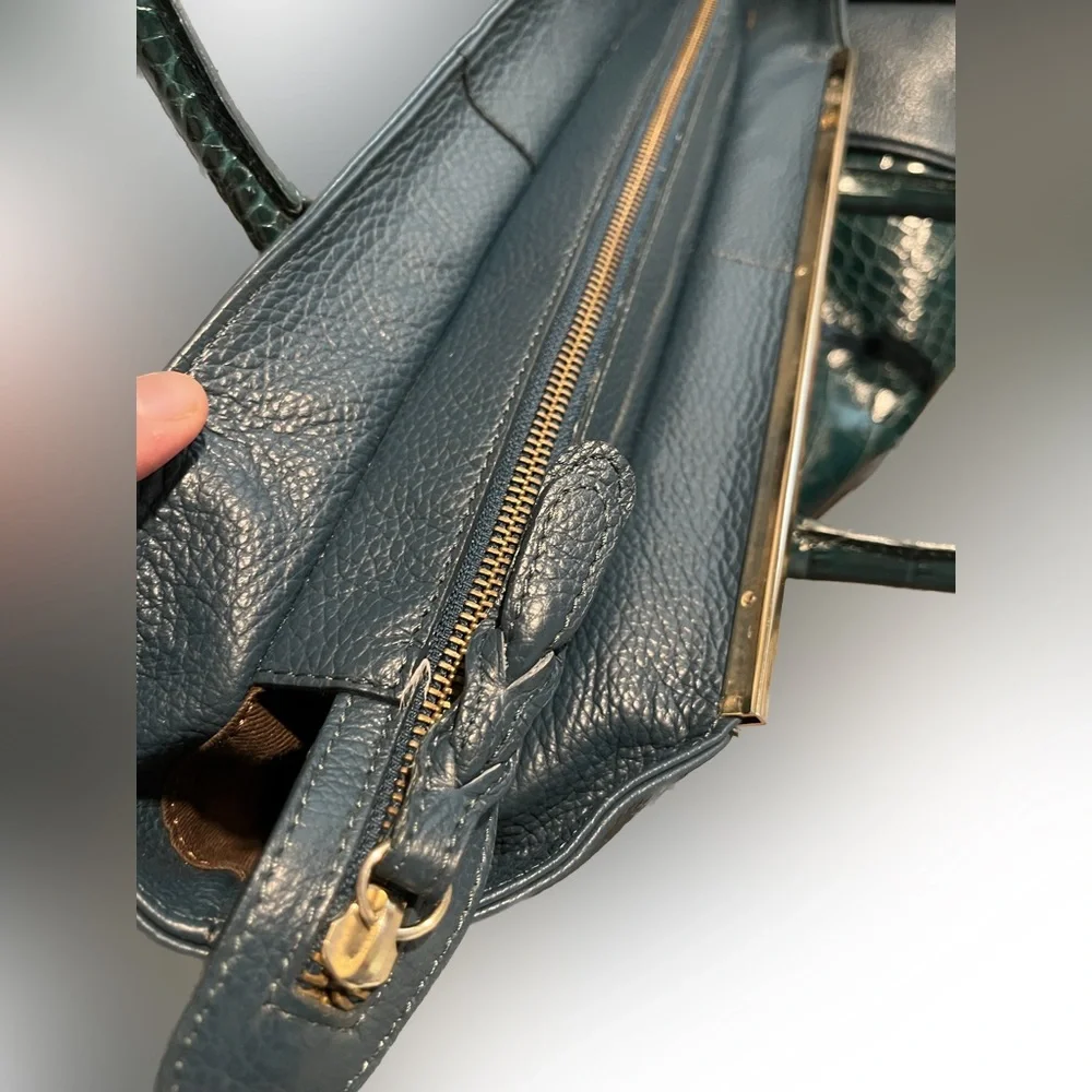 Rowallan of Scotland Genuine Leather in Crocodile Pattern w/ Gold Metal Accents - Picture 11 of 16